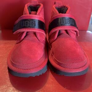 Kids uggs size 9 , never worn no box